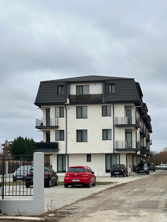 Touchdown Apartment Near Bucharest Airport Otopeni Exterior photo